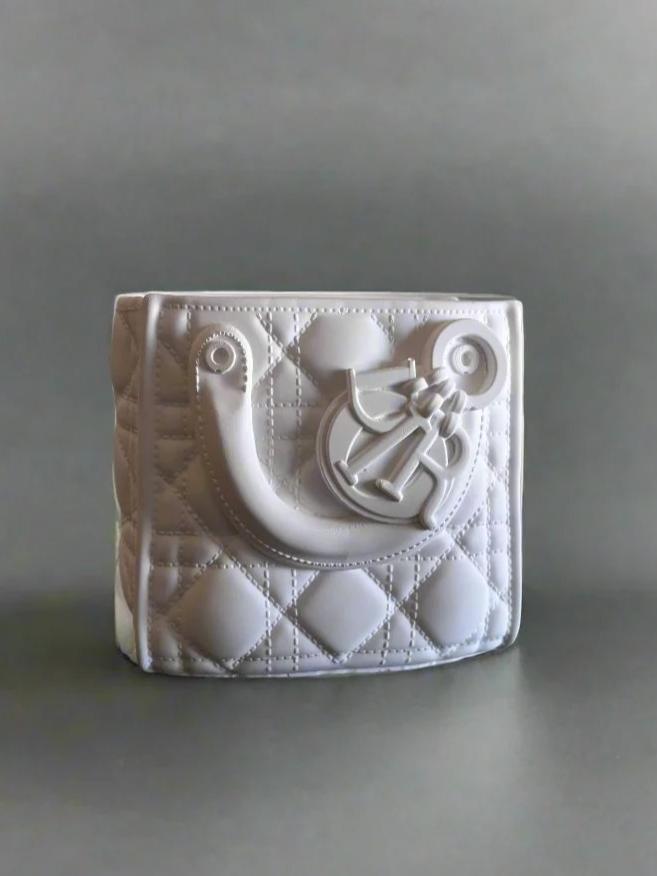 Di'r Lady Bag decorative vase