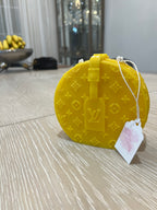 Circular V Candle
